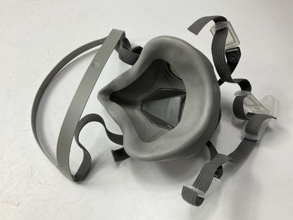 New 3M 6200/07025 Half Facepiece Reusable Respirator Mask - Size Medium