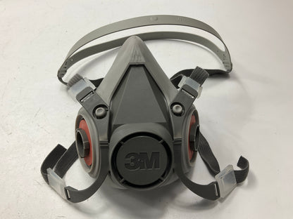 New 3M 6200/07025 Half Facepiece Reusable Respirator Mask - Size Medium