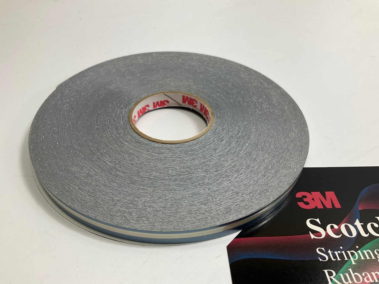 3M 72343 Scotchcal Pinstripe Striping Tape 5/16'' X 150' Silver Blue Stripe Tape