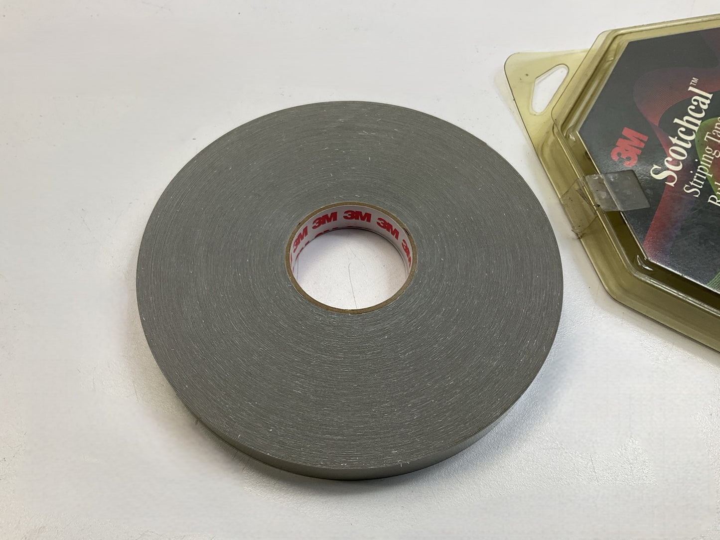 3M 72728 Pinstripe Auto Stripe Striping Tape, 1/2'' X 150 Feet, Pewter