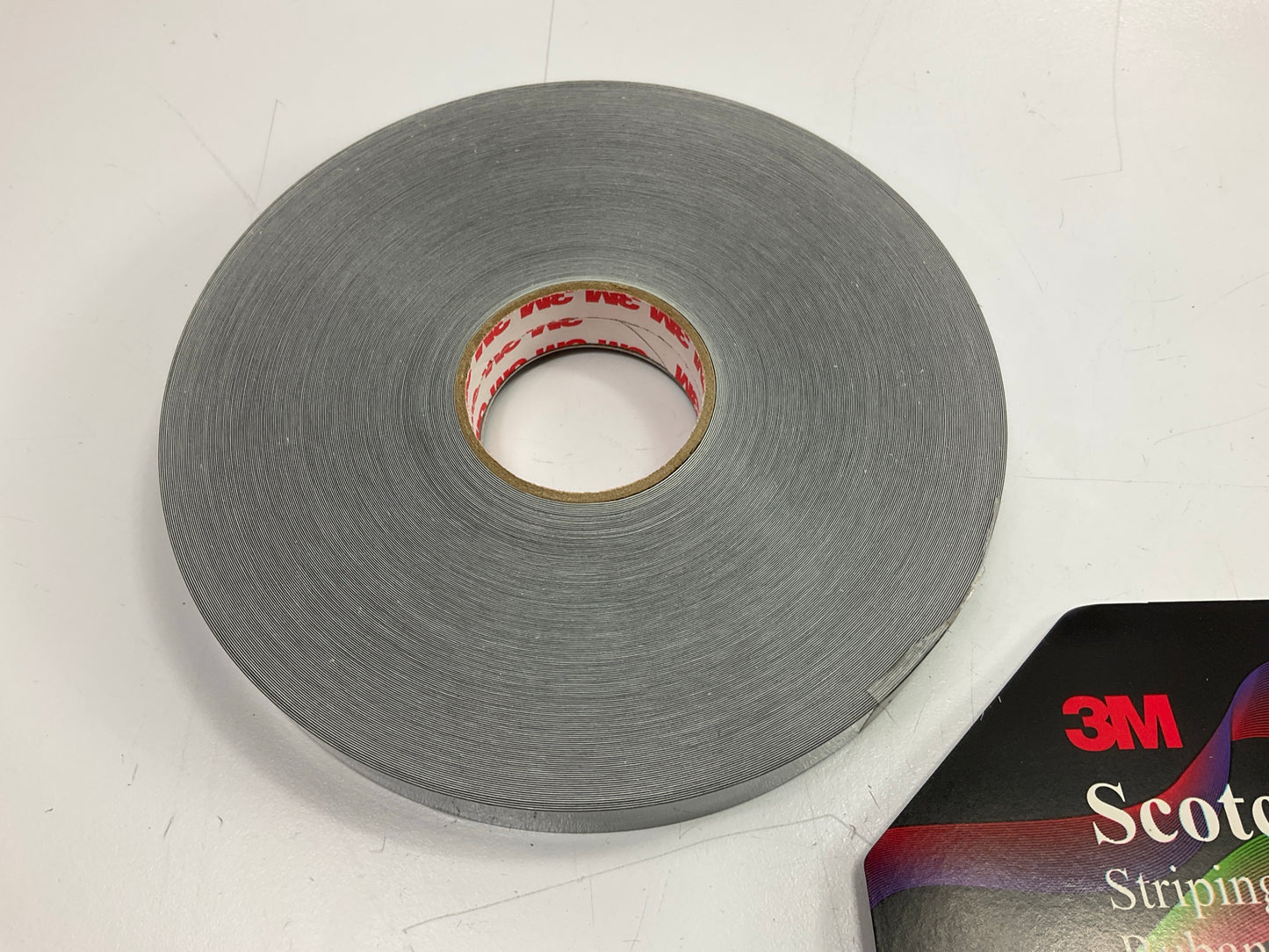 3M 73450 Pinstripe Striping Stripe Tape, 5/8'' X 150' Light Charcoal Metallic