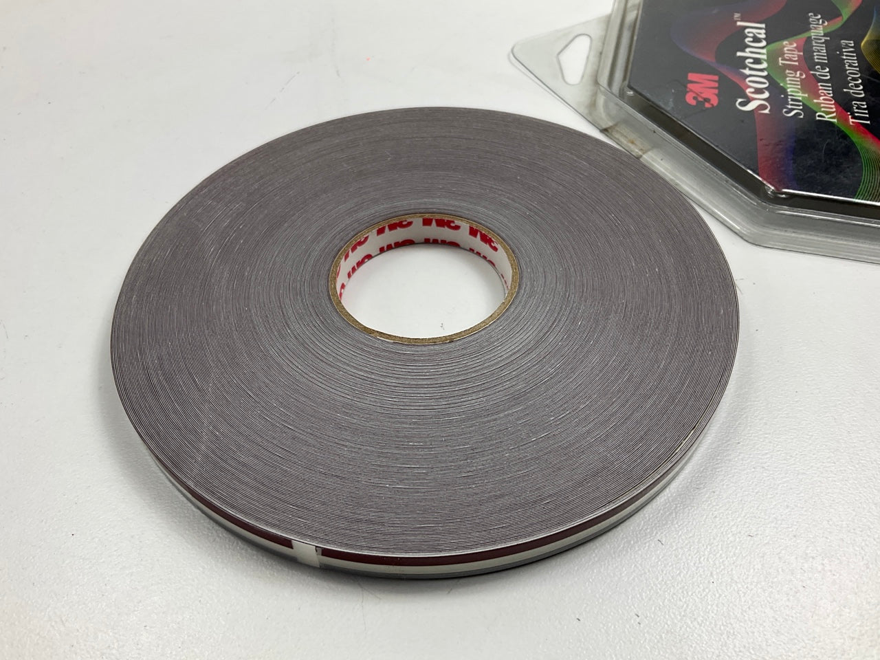 3M 74601 Pinstripe Striping Tape, 5/16'' X 150 Feet, Silver/ Burgundy Stripe Tape