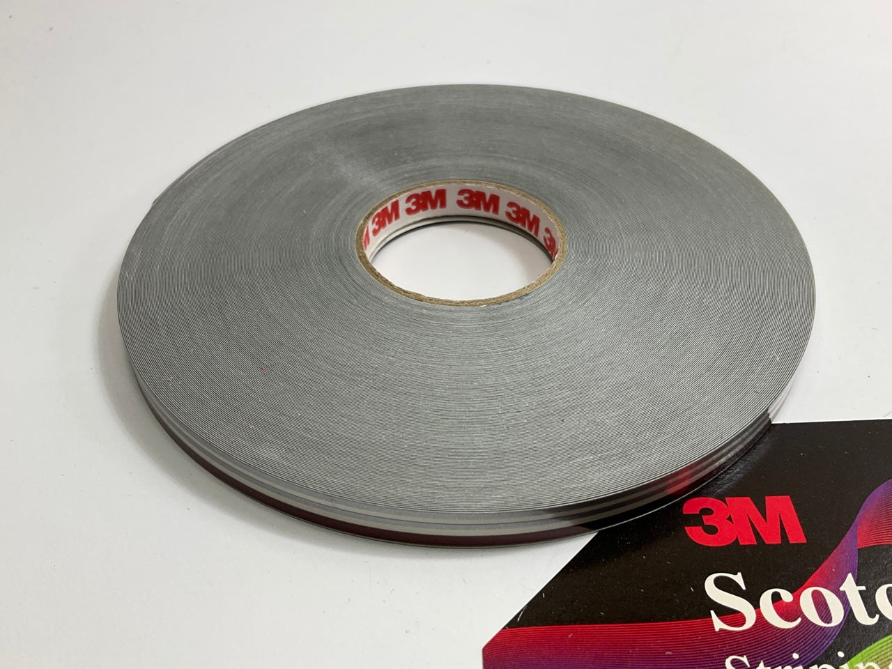 3M 74750 Pinstripe Striping Tape 5/16'' X 150' Burg Metallic / Silver Metallic