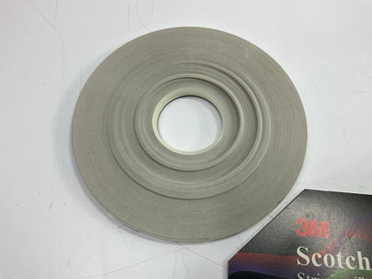 3M 74803 Pinstripe Striping Stripe Tape 3/16''x150' Elite White / Silver Metallic