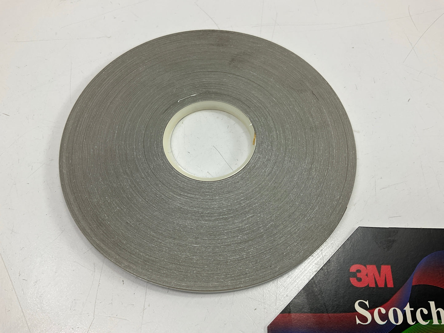 3M 74811 Pinstripe Striping Tape 3/16'' X 150 FT Gold Metallic / Silver Metallic