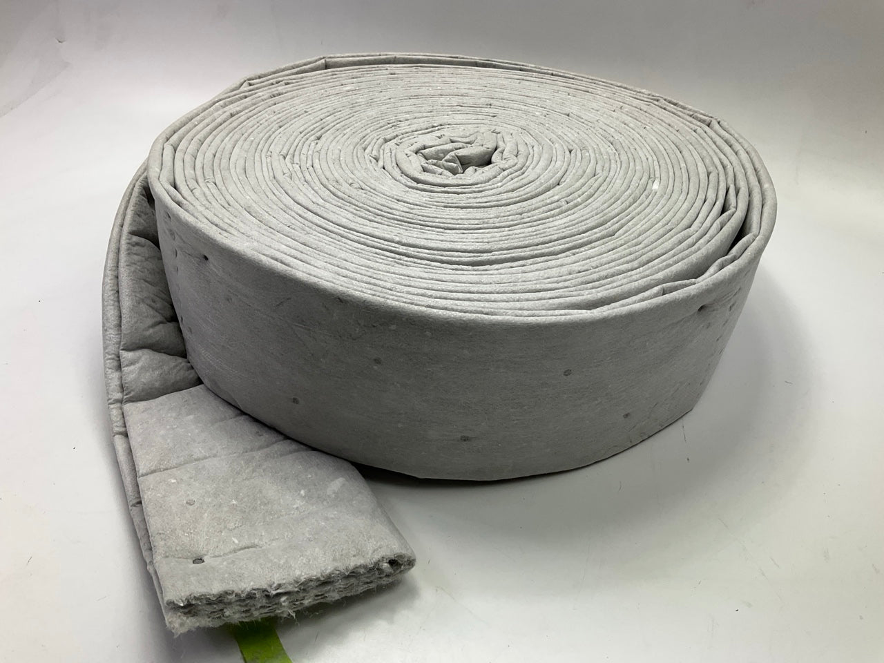 3M 07172 Maintenance Sorbent, Folded, 18''x16'' Perforated Liquid Absorbing Sheets