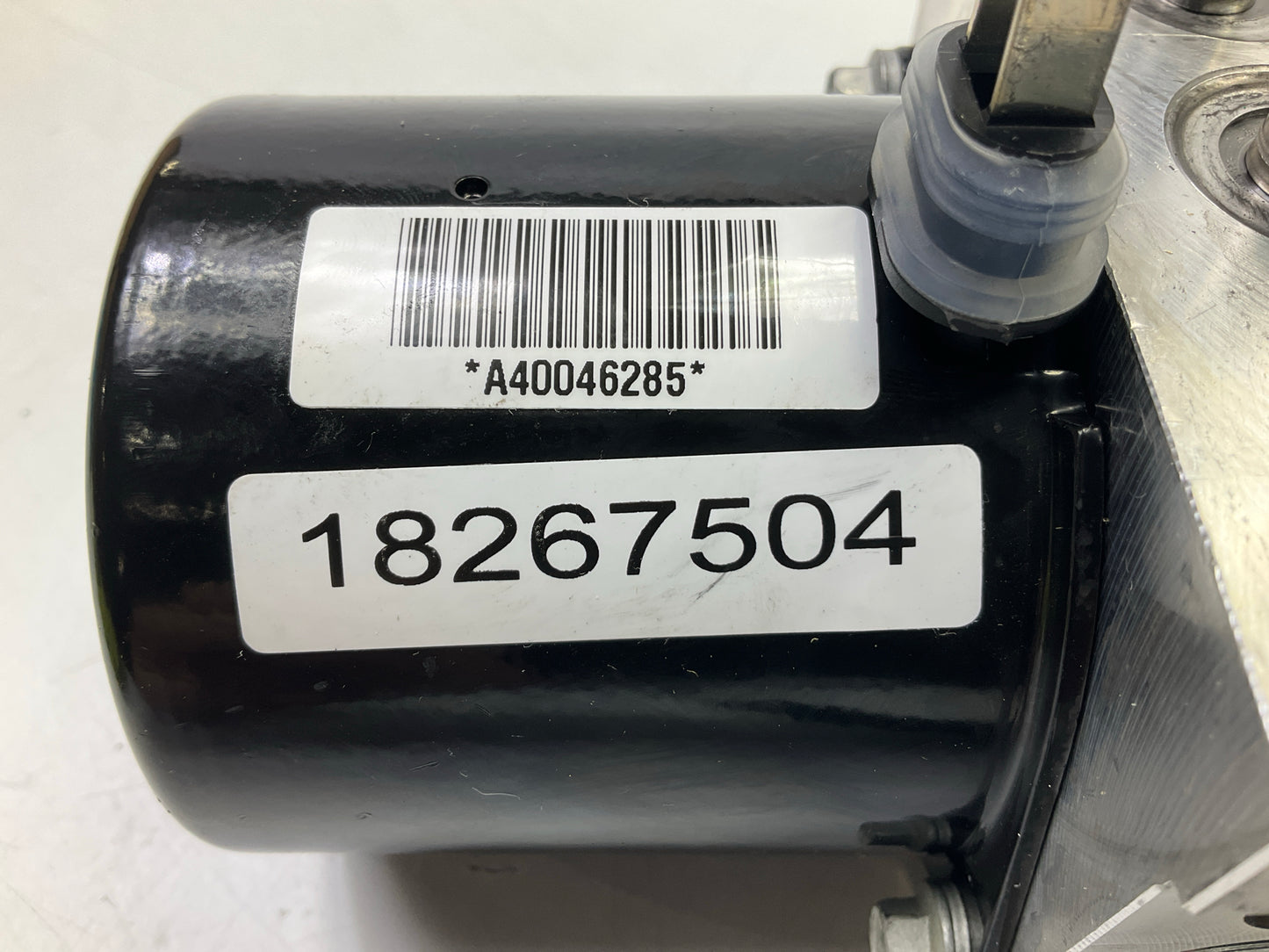 NEW OEM GM 15904563 ABS Brake Pump Pressure Modulator Valve Assembly