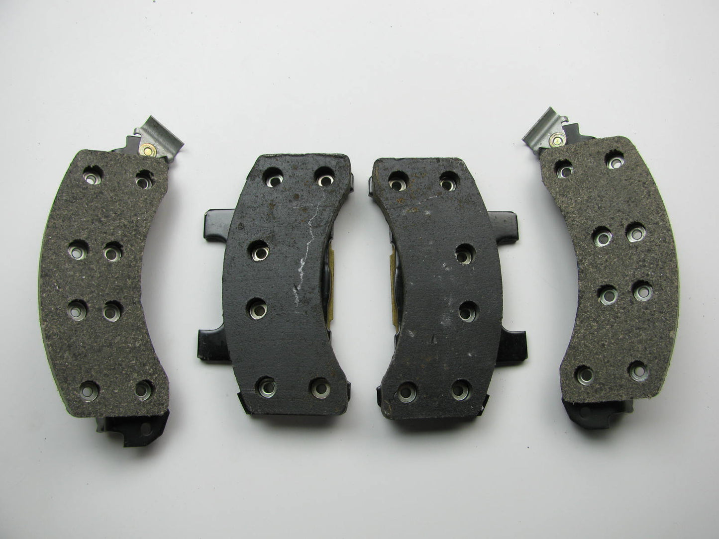NEW GENUINE OEM GM 12300242 FRONT Brake Pads -  Ac Delco 171-424