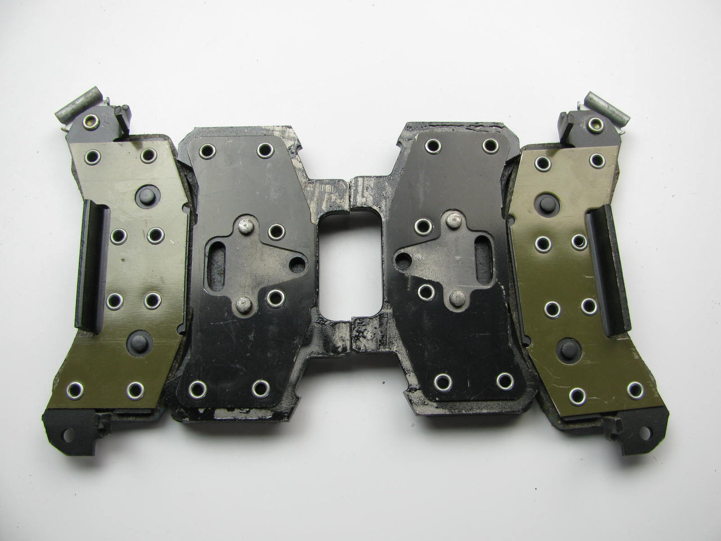 NEW GENUINE OEM GM 12300242 FRONT Brake Pads -  Ac Delco 171-424