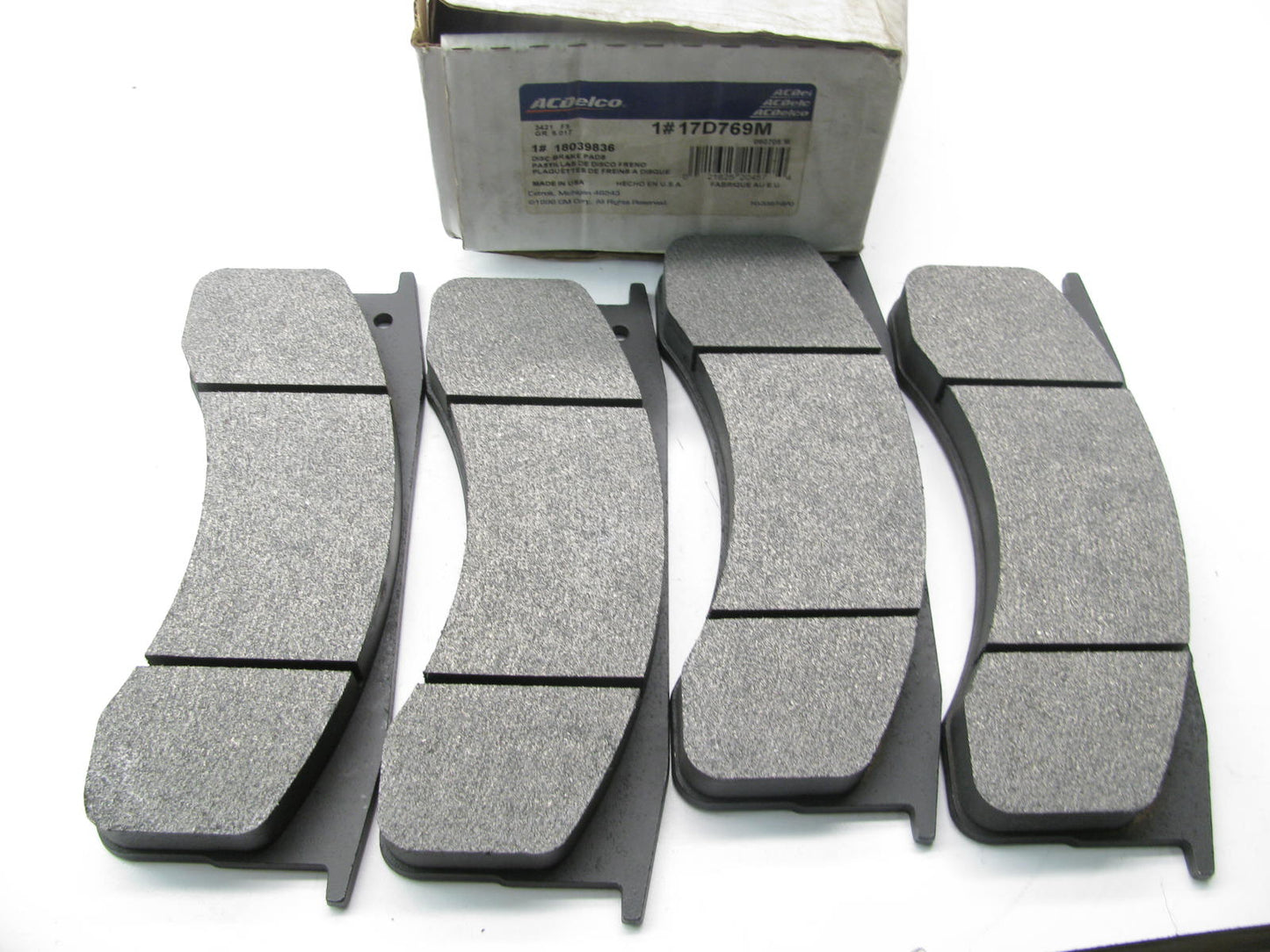 NEW GENUINE OEM Acdelco 17D769M Front Brake Pads - GM# 18039836