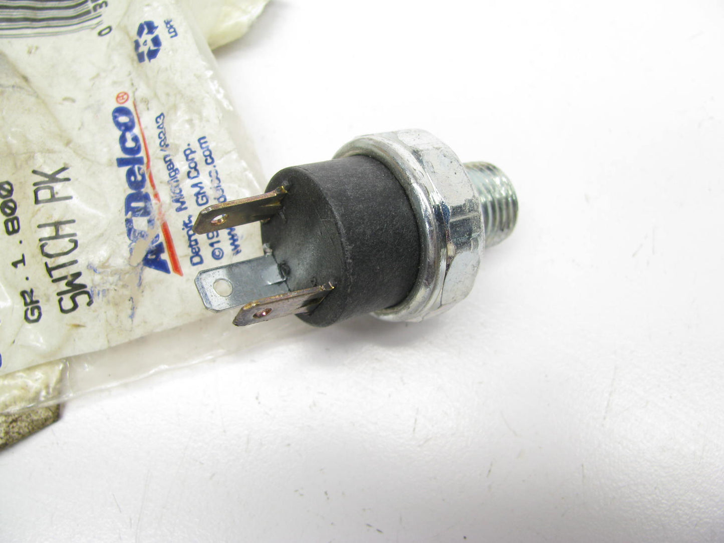 Acdelco D1817 Engine Oil Pressure Switch Sender Sensor - 25036455