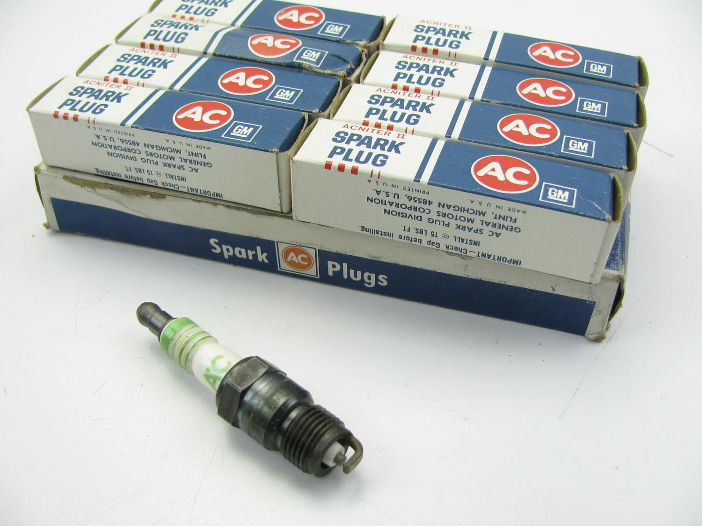 (8) VINTAGE Acdelco R42TSM Spark Plugs OEM GM 5613557