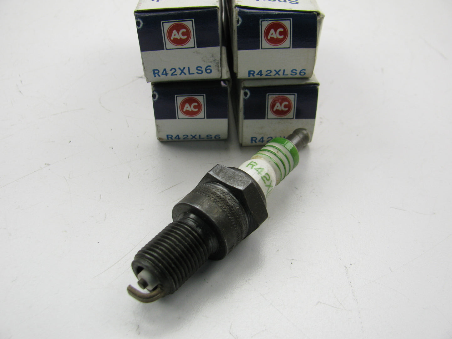 (4) NEW GENUINE OEM ACDelco R42XLS6 Spark Plugs