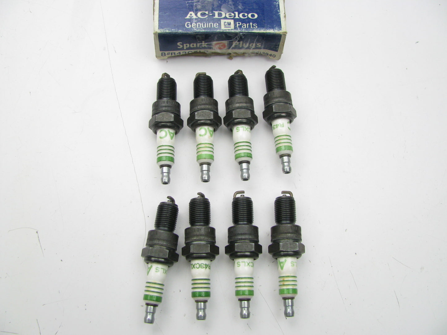 SET Of 8 - NEW GENUINE Acdelco R43CXLS Spark Plugs