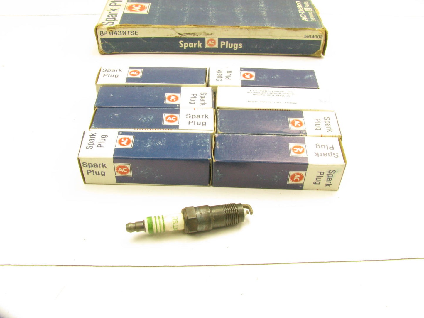 (8) NEW GENUINE Acdelco R43NTSE Spark Plugs GM # 5614002