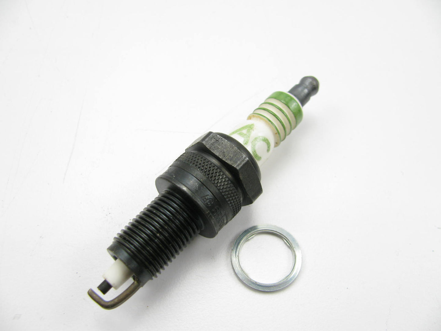 (8) Acdelco R44XLSE AC Green Stripe Ignition Spark Plugs