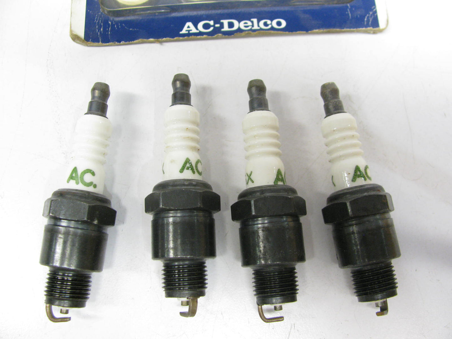 (4) Acdelco R46SX Ignition Spark Plugs - 5614389
