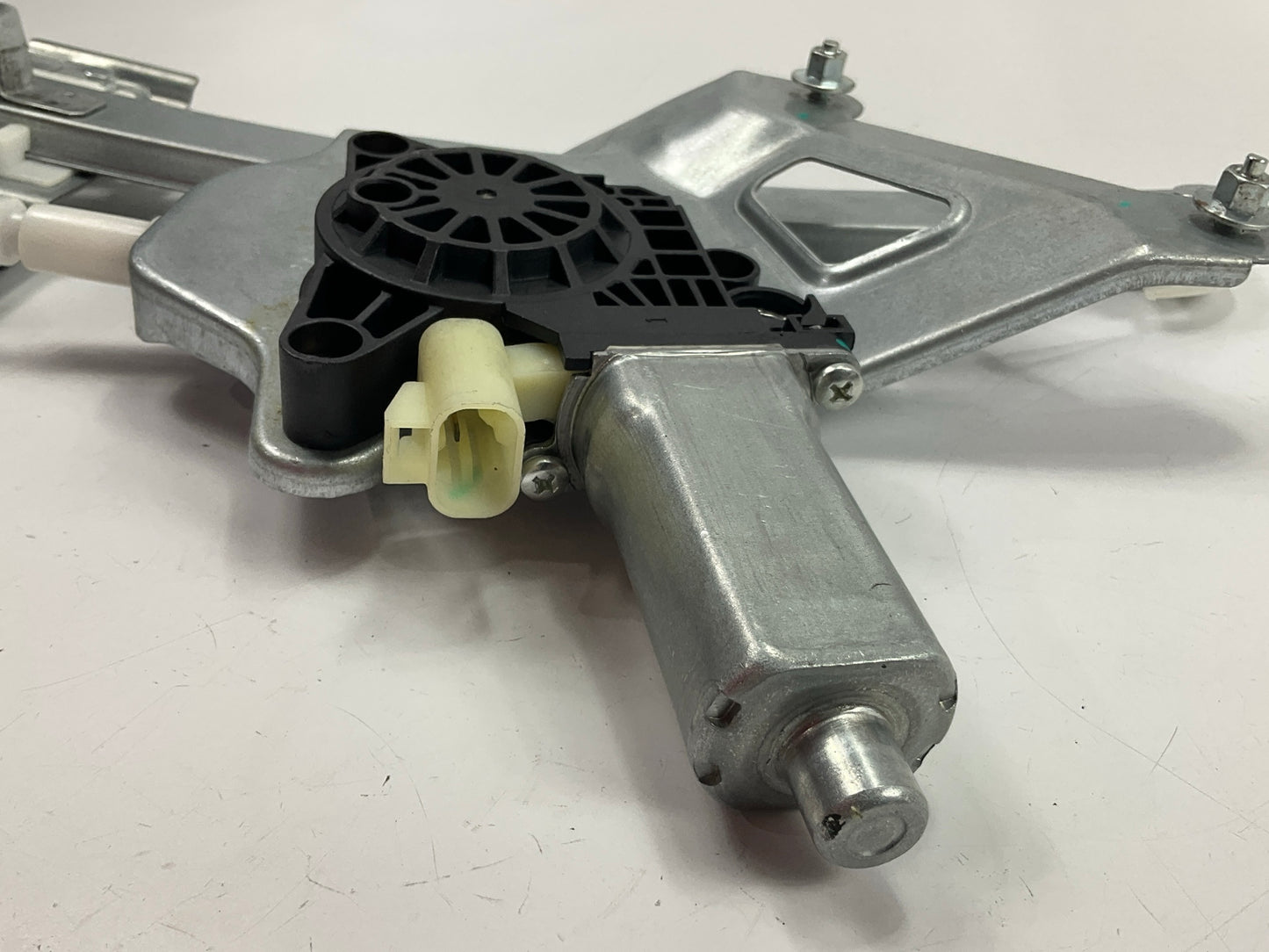 ACI 82133 Front Right Power Window Motor & Regulator - 2000-2005 Buick LeSabre