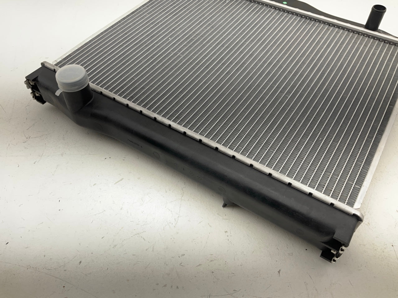 Agility 8067100 Radiator For 1996-2004 Mitsubishi Fuso FH 5.9L DIESEL