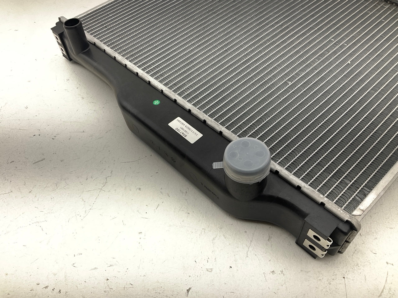 Agility 8067100 Radiator For 1996-2004 Mitsubishi Fuso FH 5.9L DIESEL