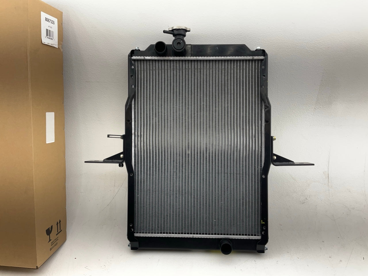 Agility 8067103 Radiator For 1988-1995 Mitsubishi Fuso FH 5.0L DIESEL I6