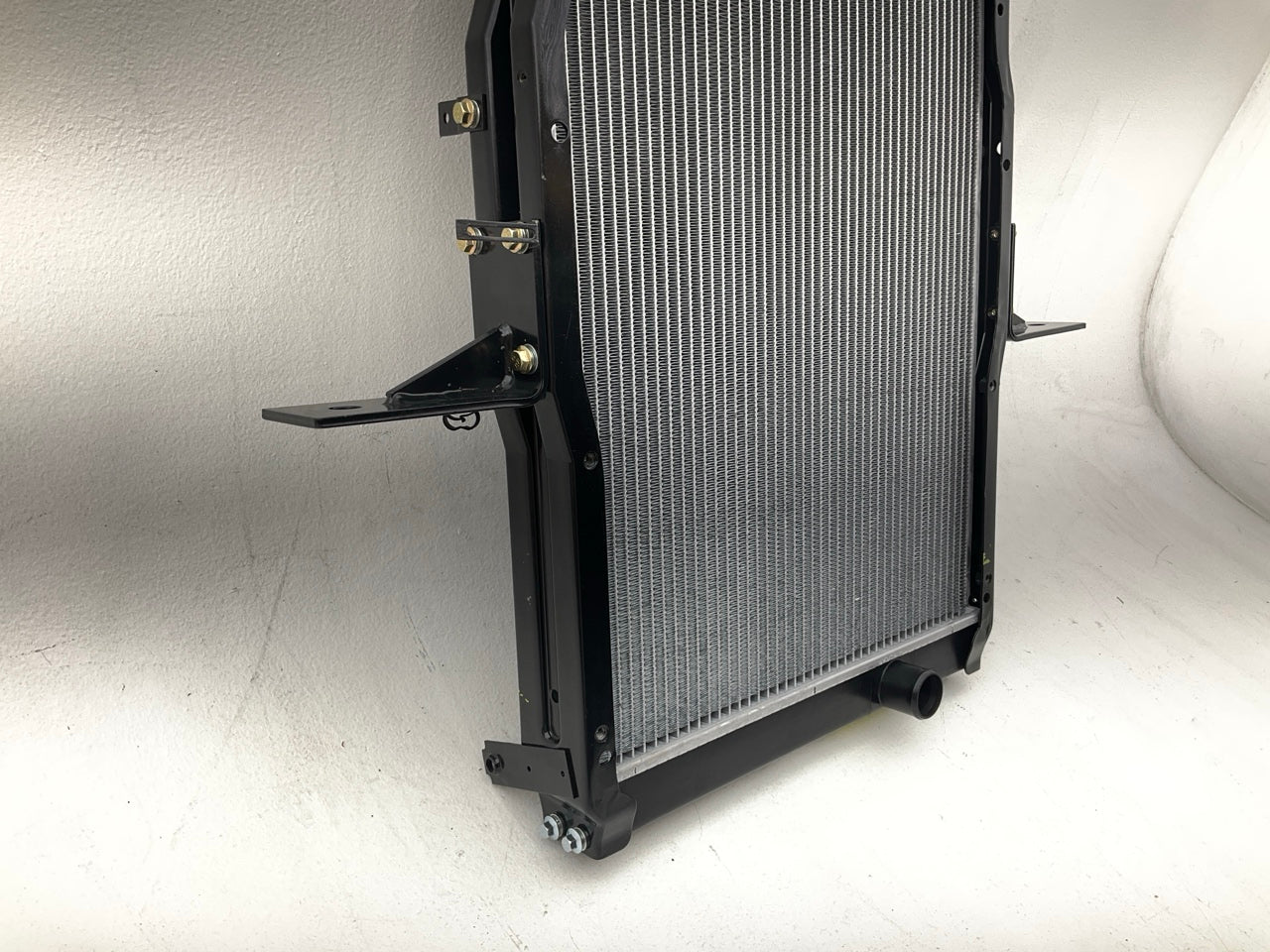 Agility 8067103 Radiator For 1988-1995 Mitsubishi Fuso FH 5.0L DIESEL I6