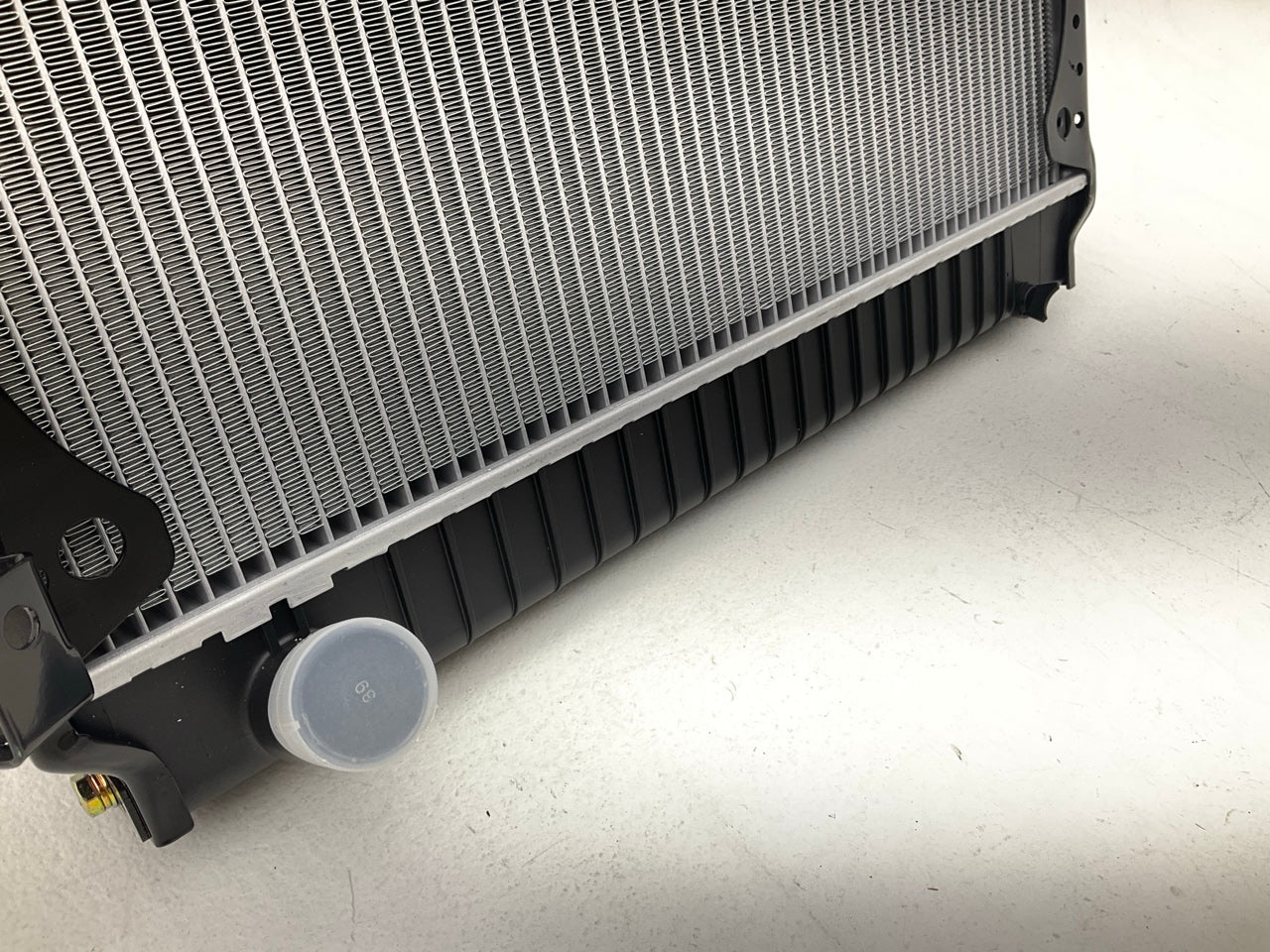 Agility 8067202 Radiator For 1999-2000 Chevy W3500 W4500 Tiltmaster 4.8L DIESEL