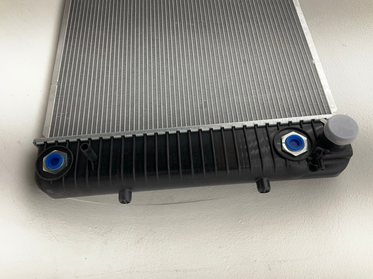 Agility 8067208 Radiator For 1999-2004 Isuzu FTR,  00-02 Isuzu FVR 7.8L DIESEL