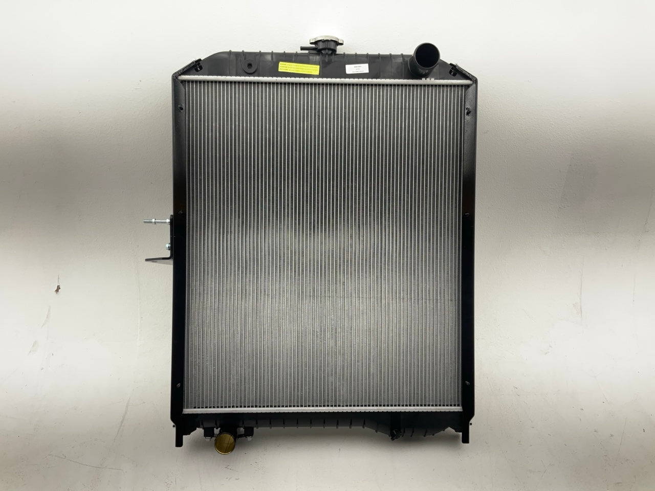 Agility 8067301 Radiator For 1999-2004 Hino FE2620 SG3320 SG3325 8.0L DIESEL