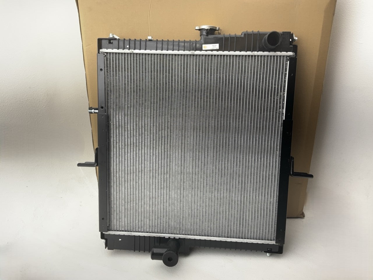 Agility 8067404 HD Radiator For 1991-1994 Nissan UD 1800 2000 2300 2600 Truck