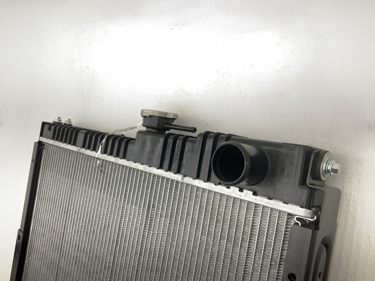 Agility 8067405 Radiator For 1995-1998 Nissan UD 1800, UD 2300 2600 6.9L DIESEL