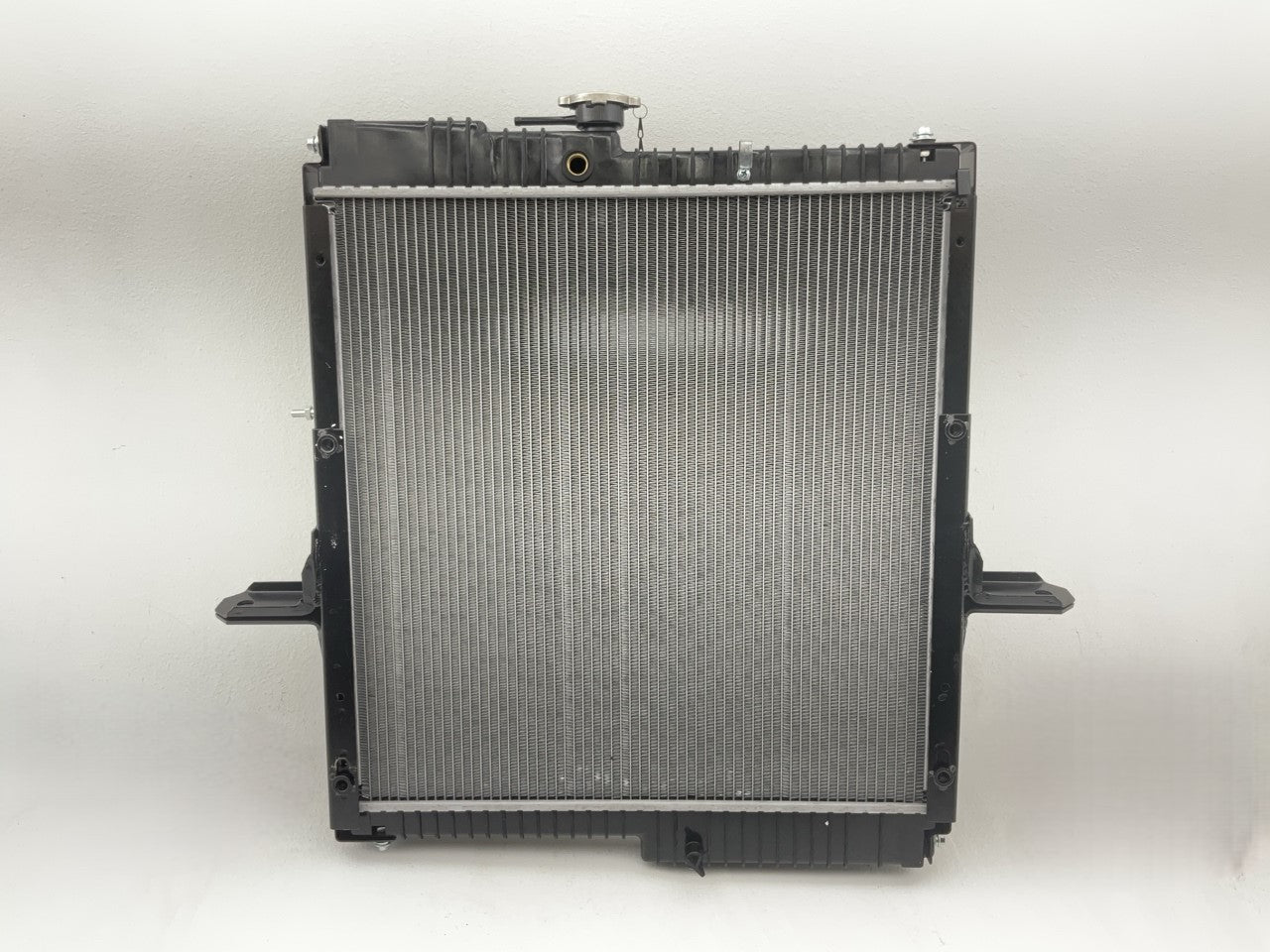 Agility 8067405 Radiator For 1995-1998 Nissan UD 1800, UD 2300 2600 6.9L DIESEL