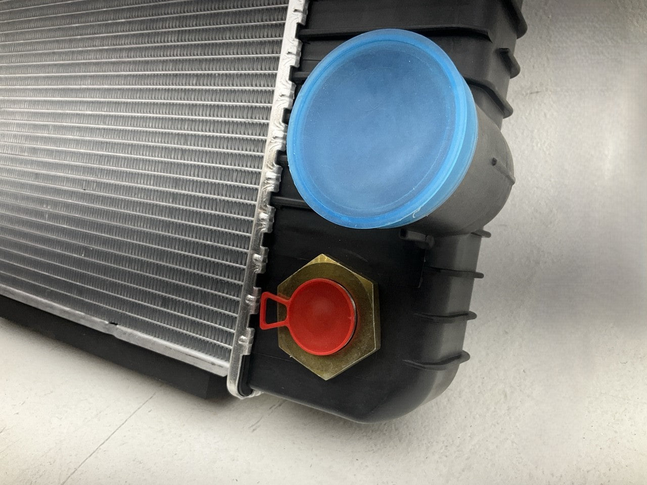 Agility 8070003 Radiator For 2003-2007 International Harvester 7600