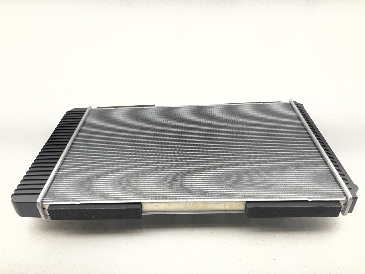 Agility 8070003 Radiator For 2003-2007 International Harvester 7600
