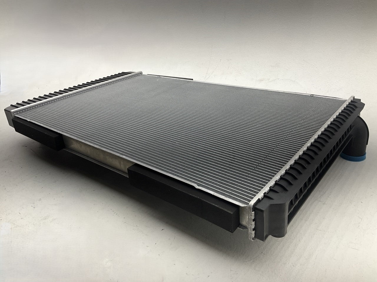 Agility 8070003 Radiator For 2003-2007 International Harvester 7600