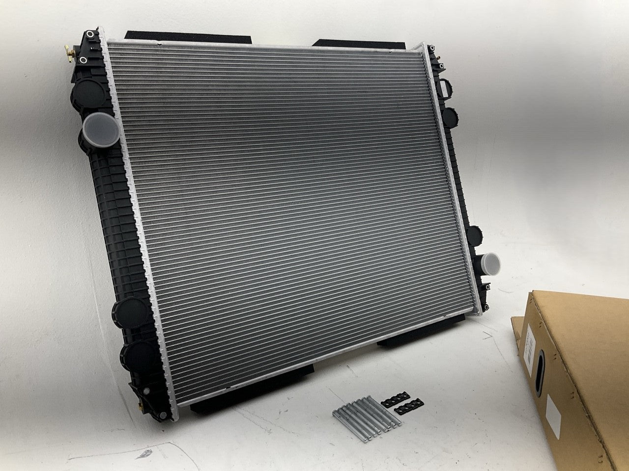 Agility 8070031 Radiator For 1994-2003 Freightliner FLD112, FLD120, 03-11 FLD132