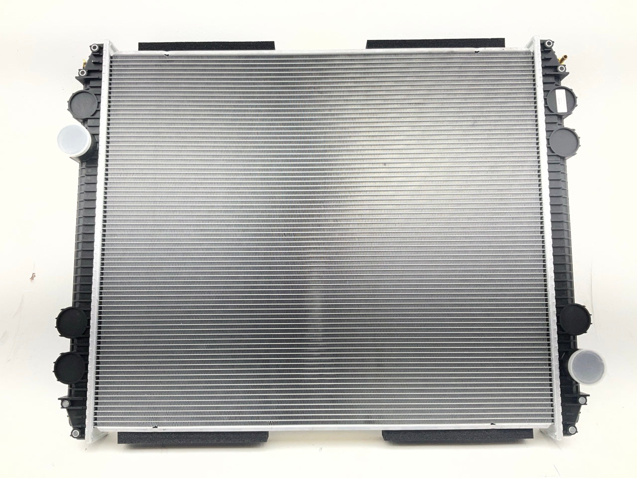 Agility 8070031 Radiator For 1994-2003 Freightliner FLD112, FLD120, 03-11 FLD132
