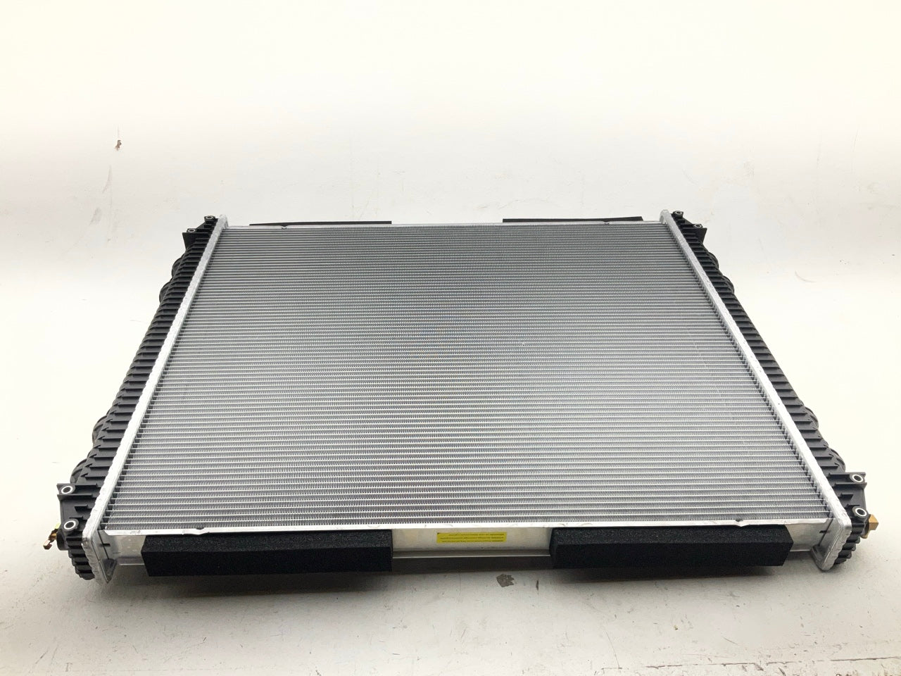 Agility 8070031 Radiator For 1994-2003 Freightliner FLD112, FLD120, 03-11 FLD132