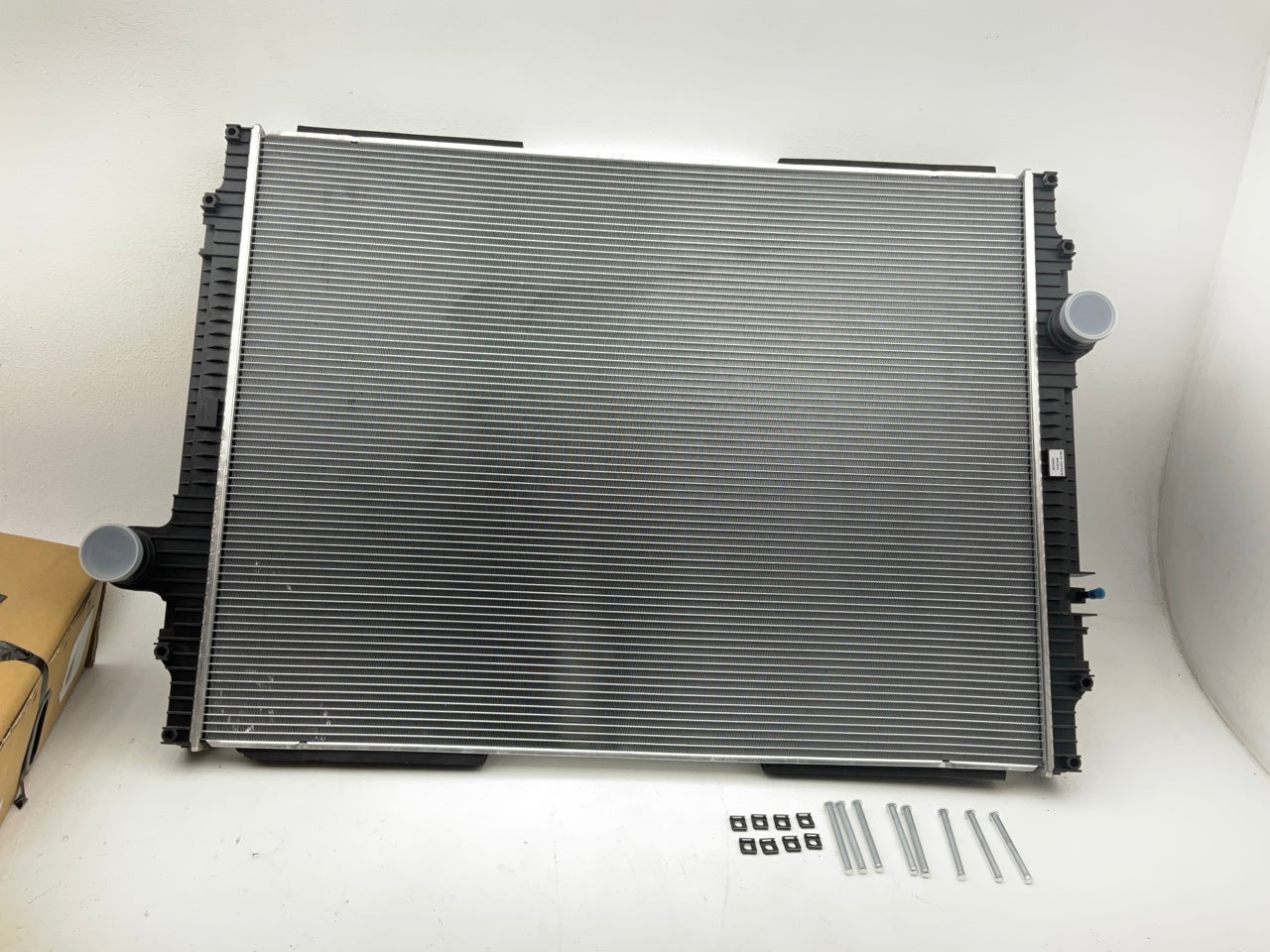 Agility 8070041 Radiator For 2008-2011 Kenworth T660, 2012-2015 W900