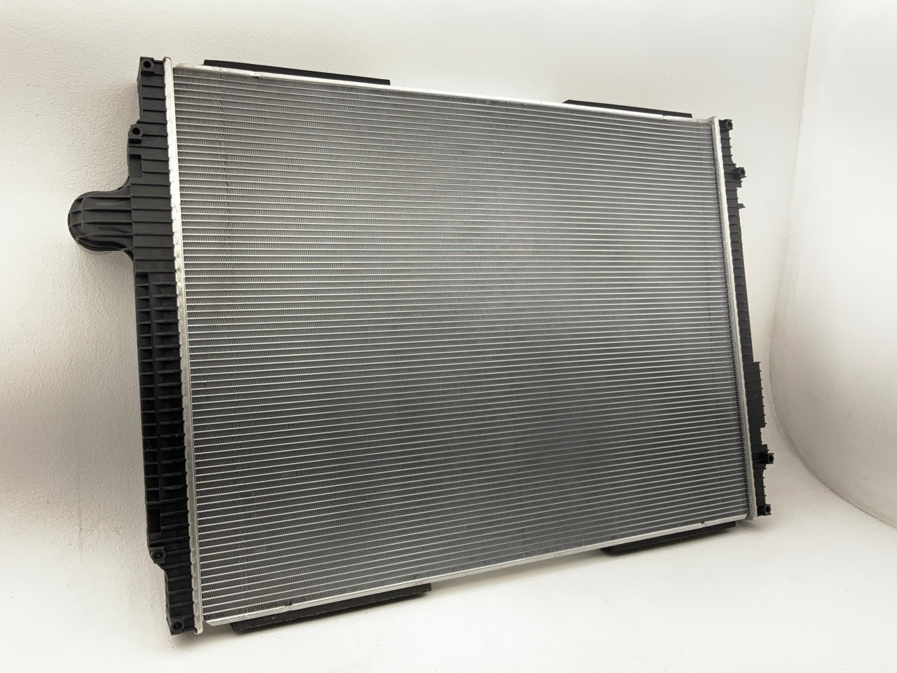 Agility 8070041 Radiator For 2008-2011 Kenworth T660, 2012-2015 W900