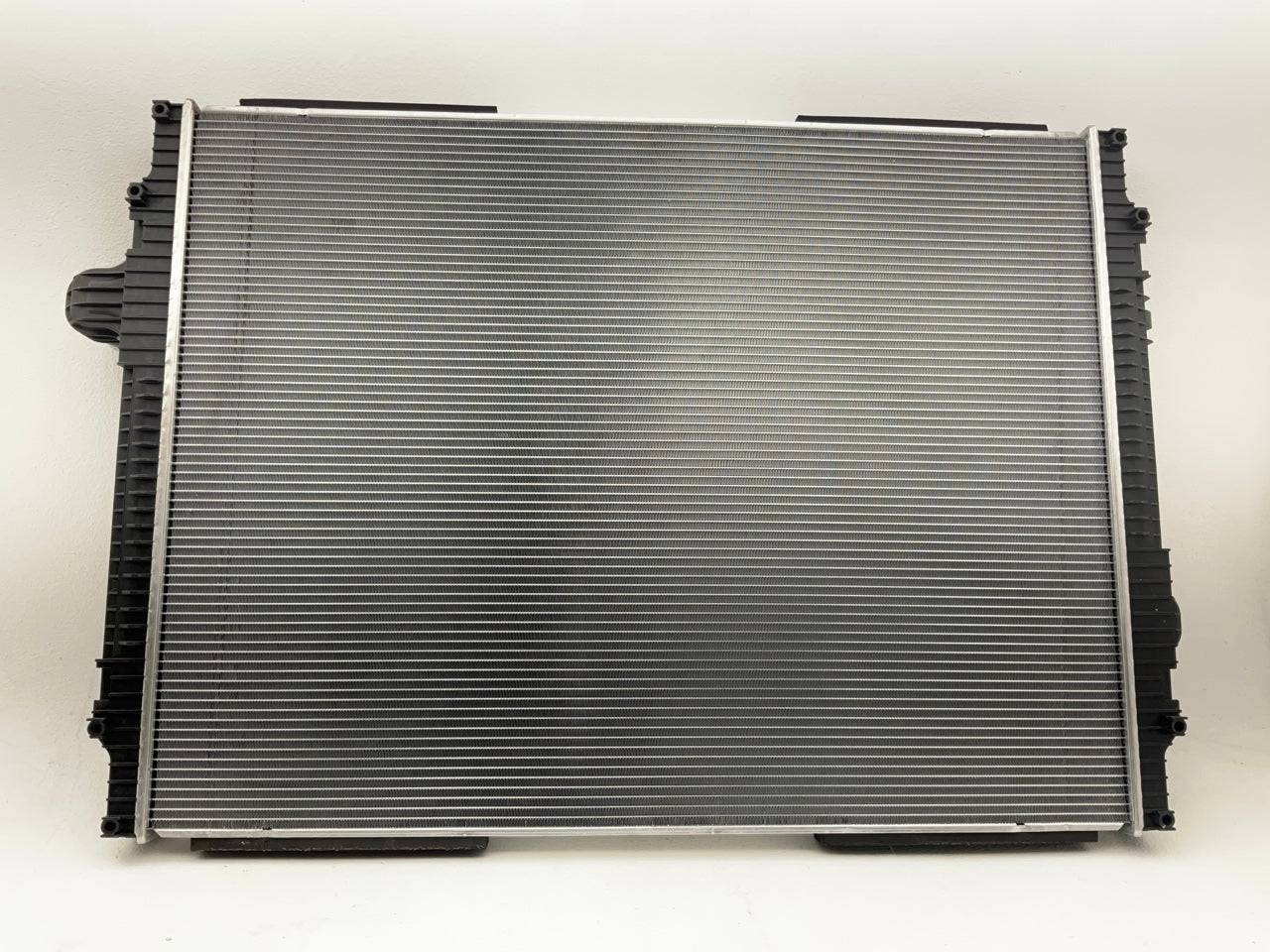 Agility 8070041 Radiator For 2008-2011 Kenworth T660, 2012-2015 W900