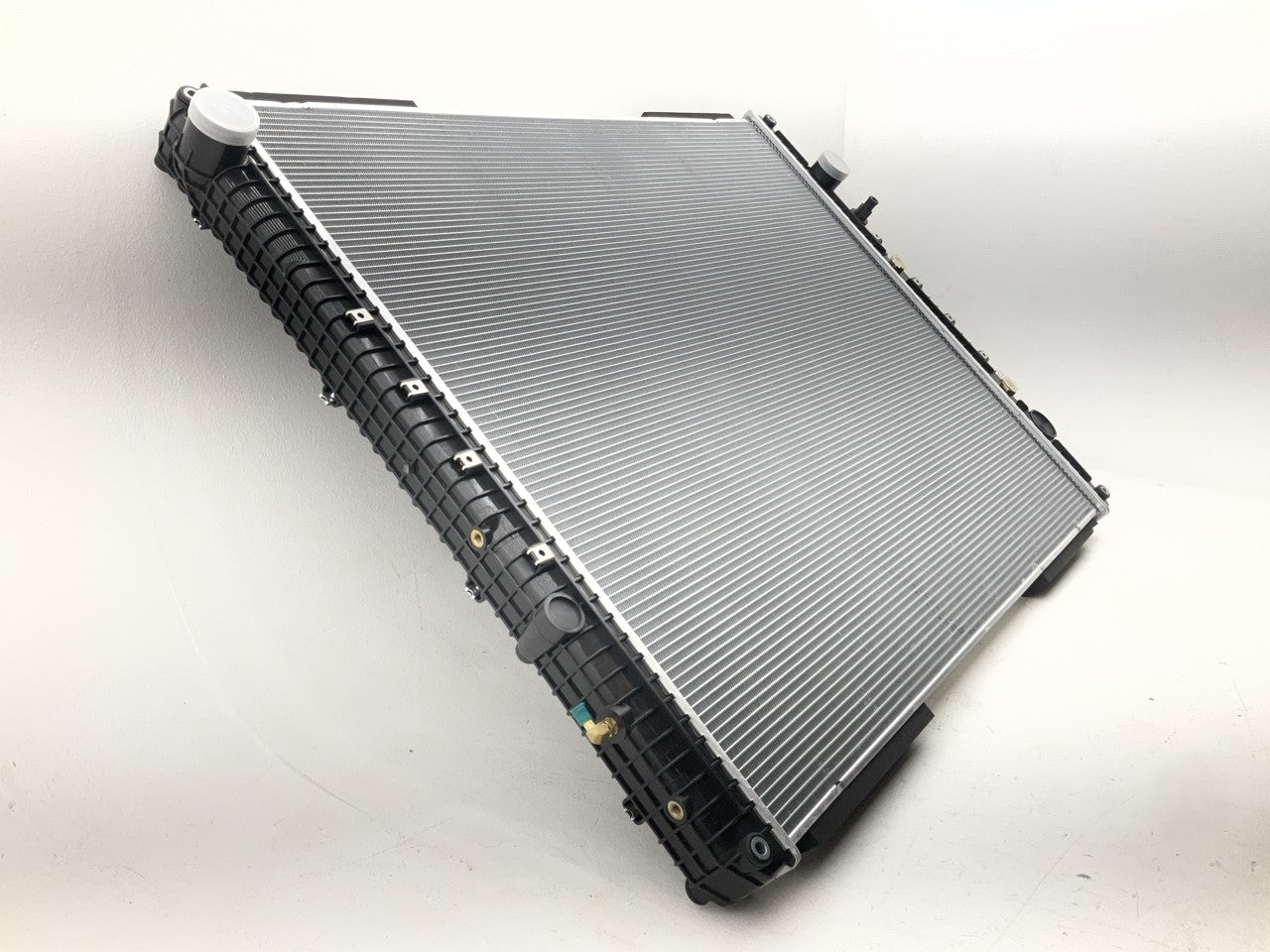 Agility 8070045 Radiator For 2008-2011 Freightliner Cascadia, Century Class