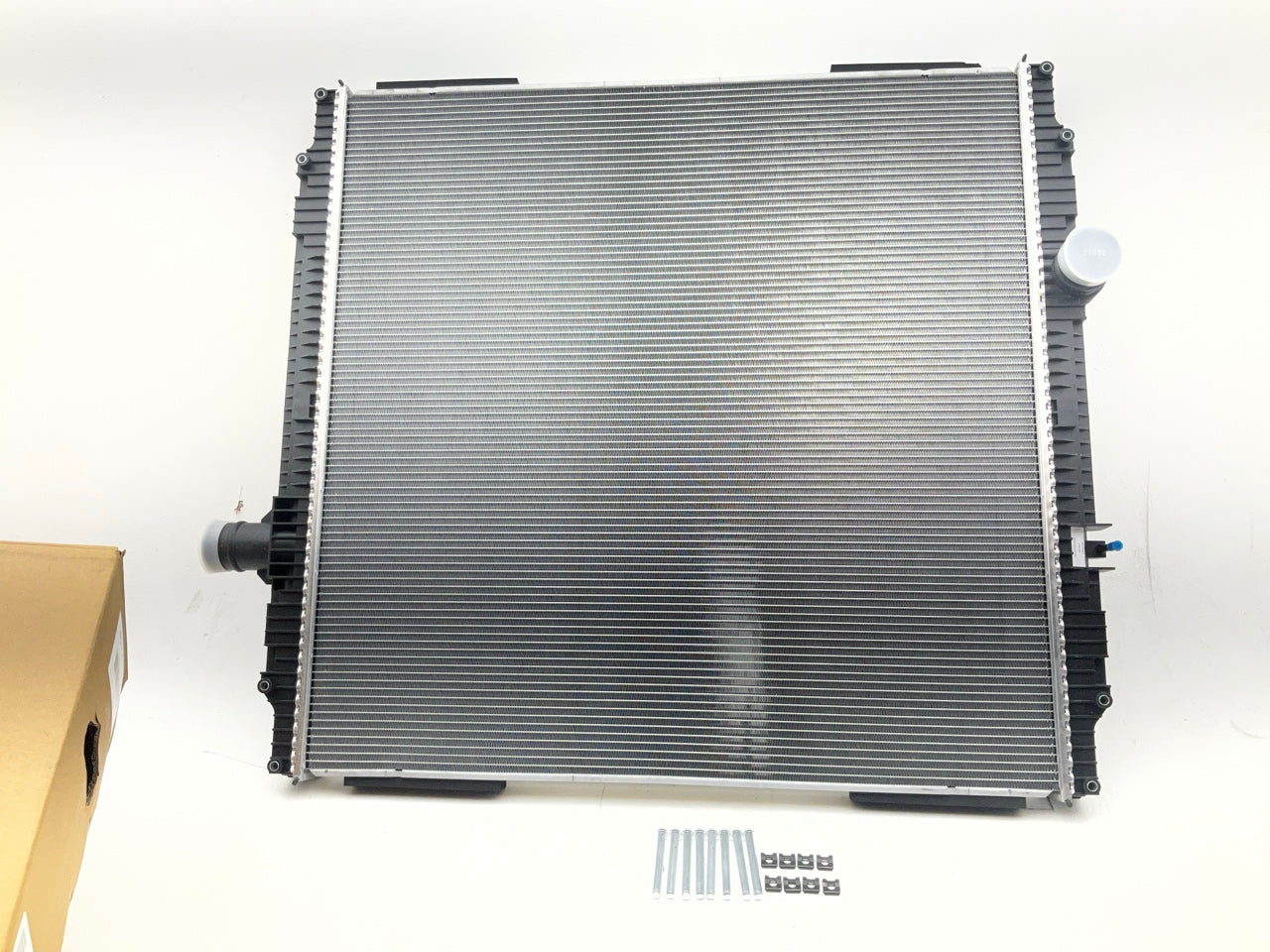Agility 8070063 Radiator For 2009-2013 Peterbilt 384,  2008-2013 Peterbilt 386
