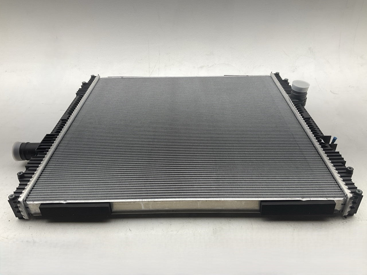 Agility 8070063 Radiator For 2009-2013 Peterbilt 384,  2008-2013 Peterbilt 386