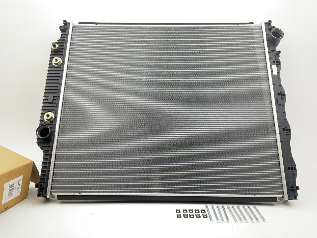 Agility 8070065 Radiator For 2007-2014 Volvo VHD