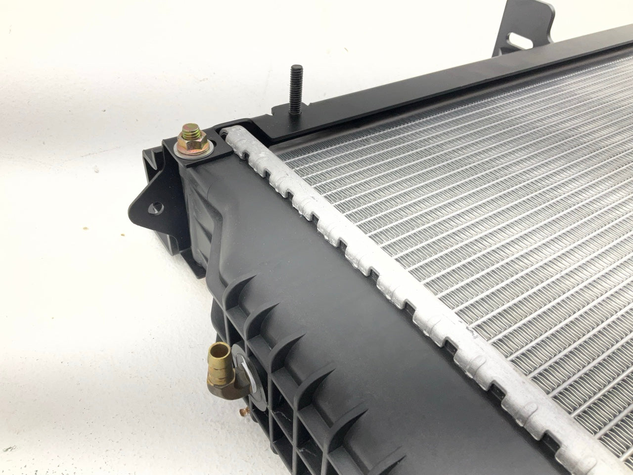 Agility 8070071 Radiator For 2008-2013 Freightliner B2, 2008-2011 S2