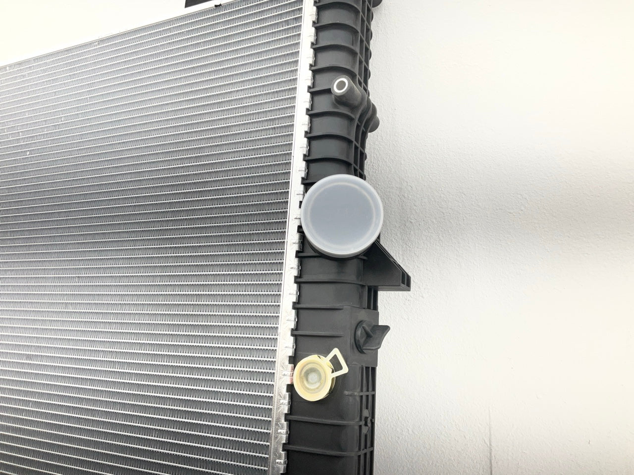 Agility 8070124 Radiator For 2004-2006 Volvo VNL, 2004 Volvo VN