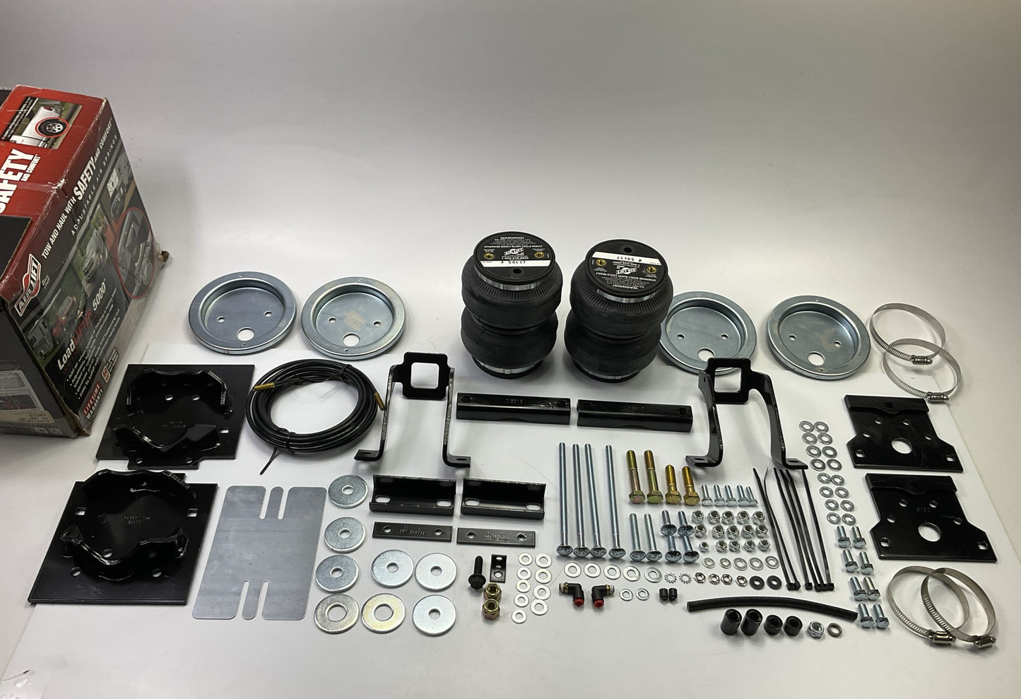 Air Lift 57393 Suspension Leveling Kit - 1999-2004 Ford F-250 F-350 SD RWD (2WD)