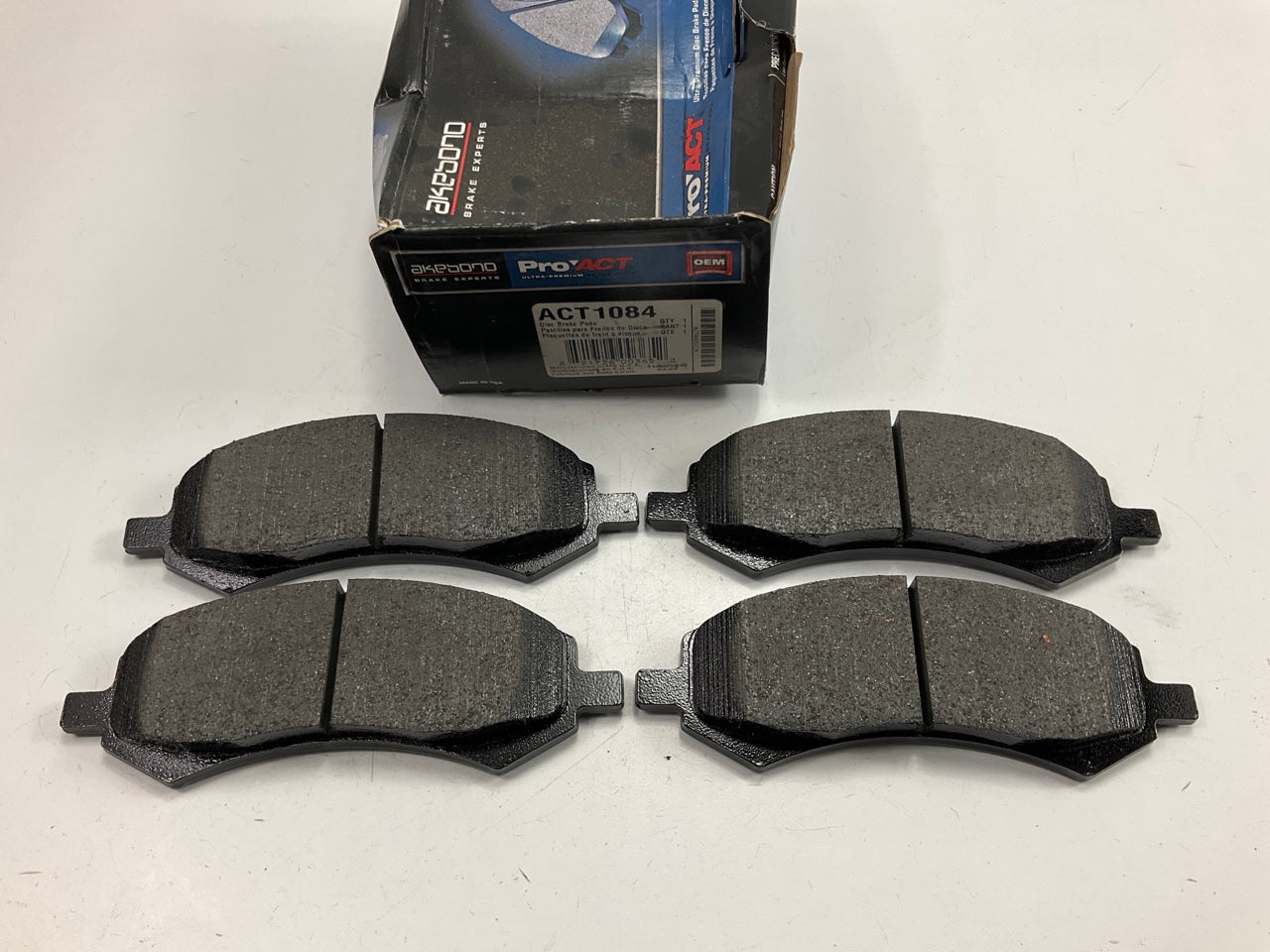 Akebono ACT1084 Front Brake Pads