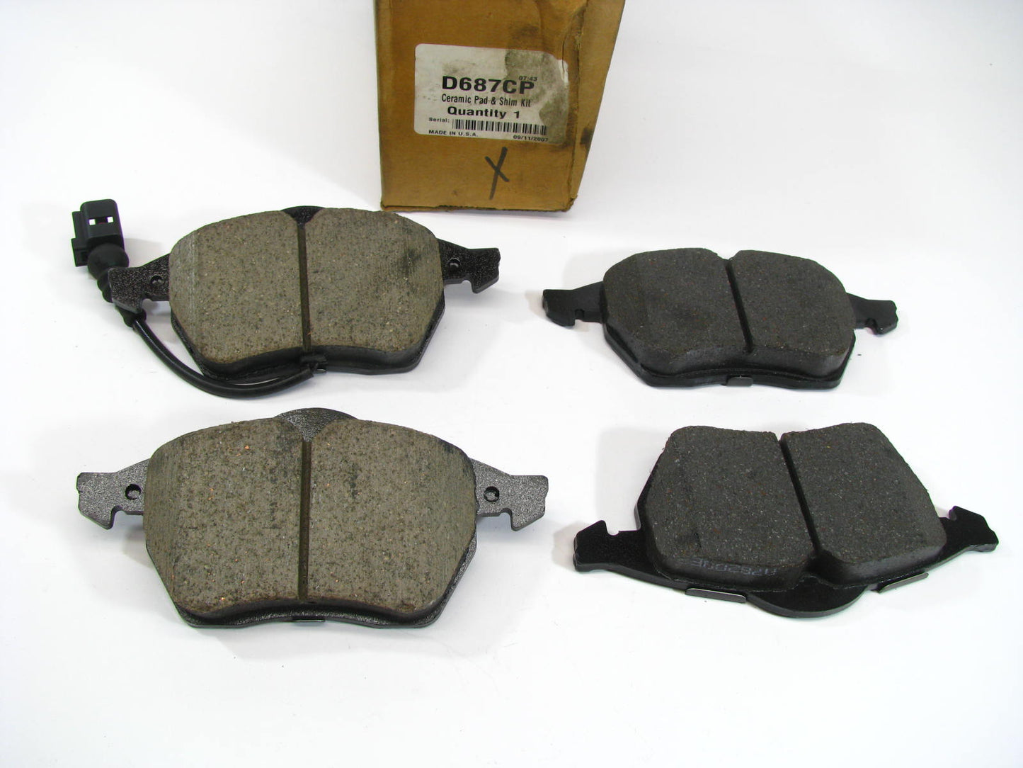Akebono D687CP Front Disc Brake Pads - Ceramic